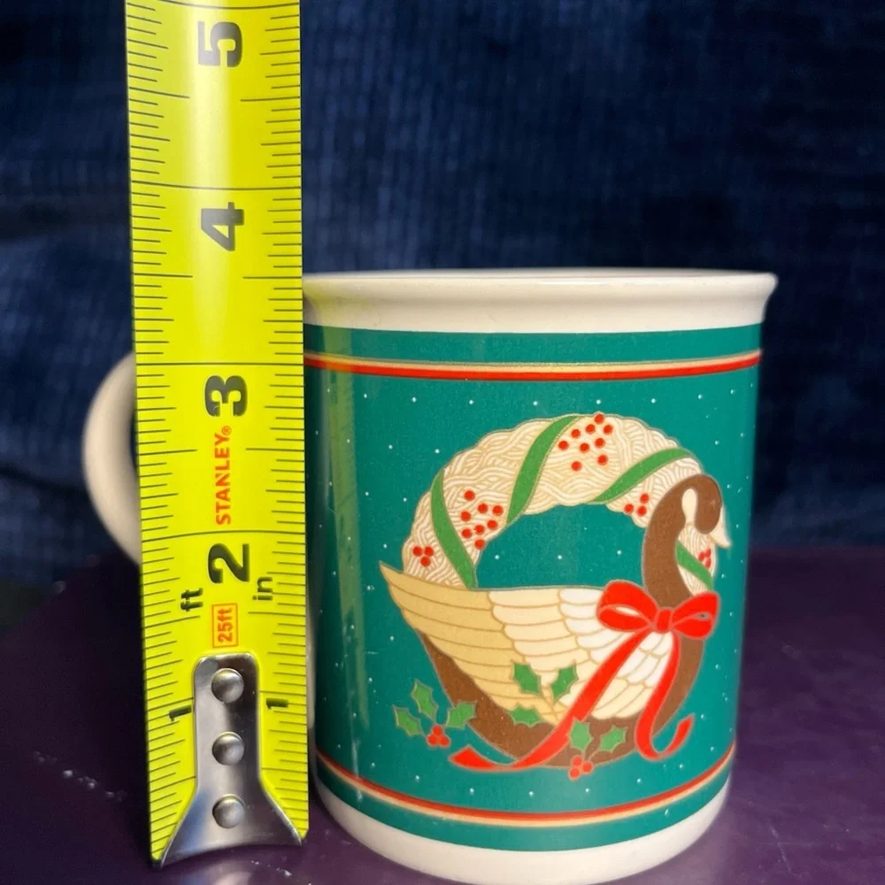 Hallmark Vintage Christmas Mug with Goose and wreath Festive